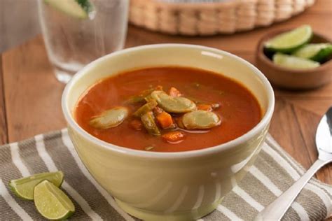 Sopa De Habas Con Nopales Y Zanahoria Con Sal Y Azucar