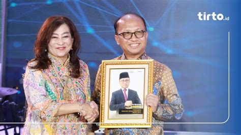 Sekjen Kemnaker Raih Penghargaan The Indonesian Next Leader