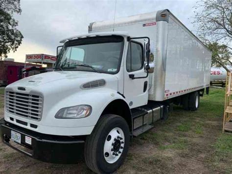 Freightliner M2 106 2016 Van Box Trucks