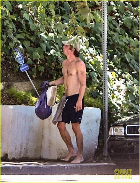 Jeremy Allen White Goes Shirtless Barefoot For His Morning Run Photo