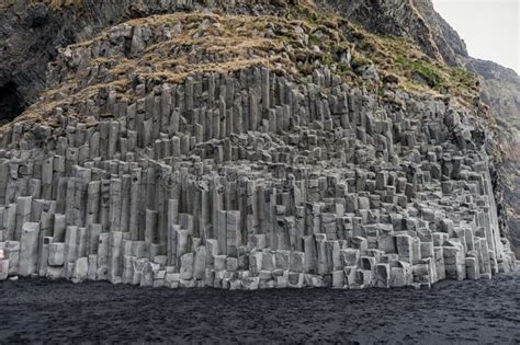 Czarna Piasek Plaża Reynisfjara W Iceland Wietrzny Ranek I Ocean Fala