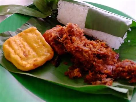 Nasi Timbel Bakar Khas Sunda dengan Isian Teri, Tempe, dan Petai