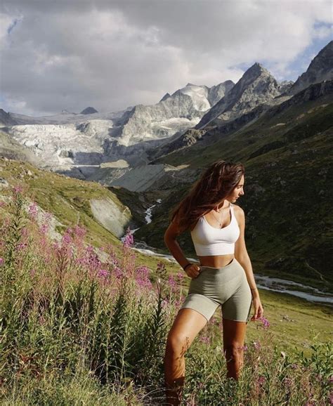 Pin By Simon Janvier On Woman Hiking Spring Hiking Outfits Hiking