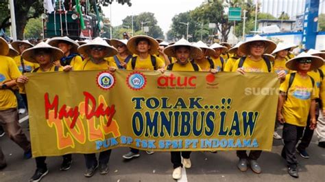 Ribuan Buruh Gelar Aksi Peringati May Day Di Jakarta