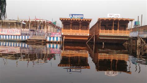 Houseboat-Dal Lake – The Common Man Speaks