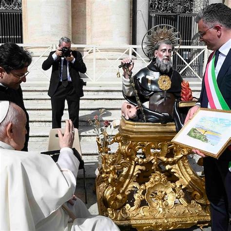 Il Vescovado Agerola La Statua Di Sant Antonio Abate Da Papa