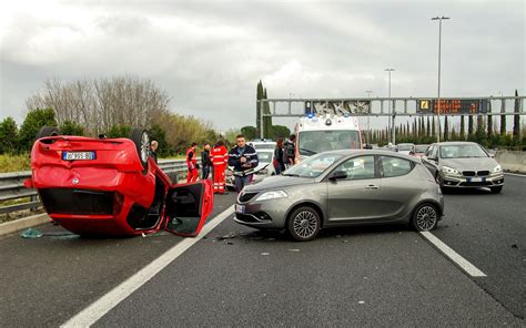 Who Is At Fault In A Left Turn Car Accident