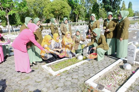 Jelang Peringatan Hari Ibu Ke Ketua Gatriwara Kalsel Beserta