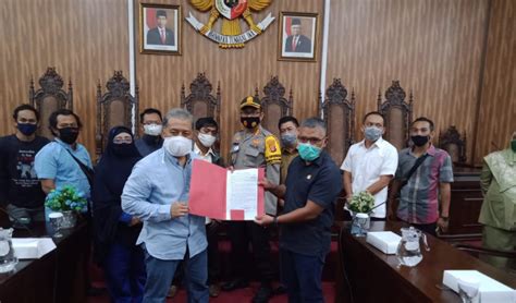 Aksi Demo Masyarakat Balikpapan Tolak UU Cipta Kerja Swarakaltim