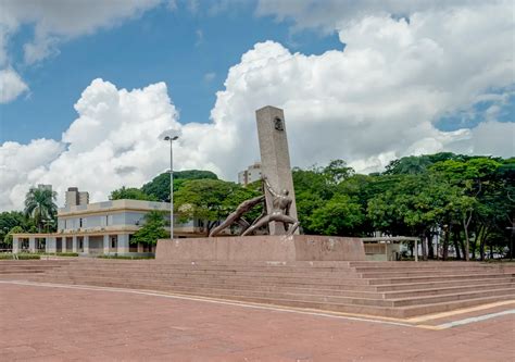 Praça Cívica conheça o marco inicial de Goiânia