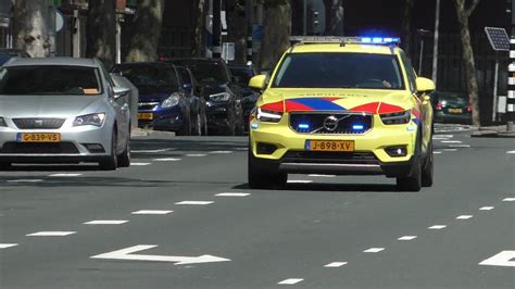 Verschillende Ambulances En Rapid Responders Met Spoed Van En Naar