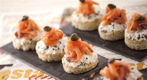 Receita deliciosa de Canapés de salmão fumado e requeijão