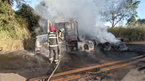 Carreta carregada de algodão pega fogo na MT 344 VGN Notícias em MT