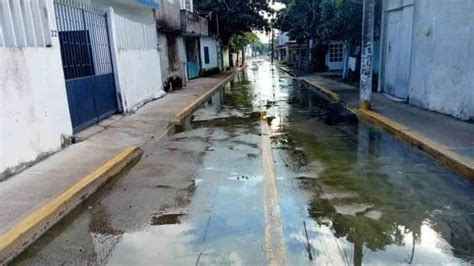 Vecinos En Colonia De Veracruz Viven Entre Aguas Negras Urgen A Grupo