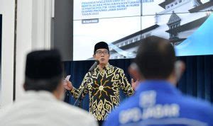 Ridwan Kamil Serahkan Bantuan Keuangan Untuk Parpol Sebesar Rp