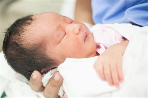 Ketahui Ini Tips Merawat Bayi Newborn Untuk Ibu Baru