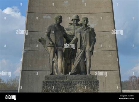 Plastikgruppe Befreiung Von Rene Graetz Nationale Mahn Und