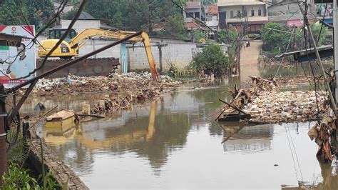 Sudah 4 Bulan Akses Jalan Penghubung Cipayung Dan Pasir Putih Depok