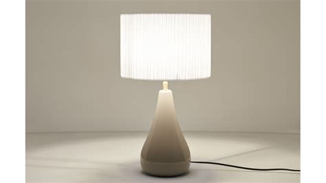 Lampe à poser taupe en céramique brillante et abat jour en tissu plissé