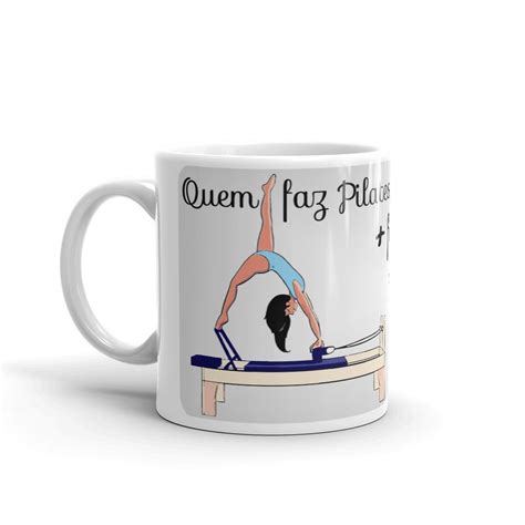 Caneca Quem faz Pilates vive mais feliz saudável equilibrado e menos