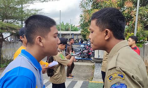 Keseruan Lomba Estafet Kelereng Semarakan HUT Ke 79 RI 2024 Di SMK Muda