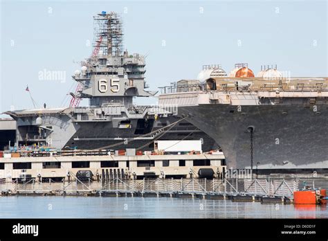 El Portaaviones USS Abraham Lincoln CVN 72 Y El USS Enterprise CVN