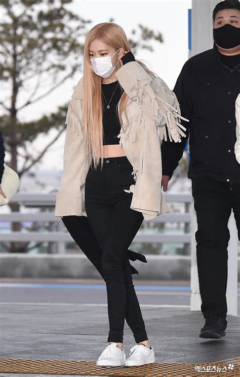 Pin By Jugu On Blackpink Rose Airport Style Airport Outfit Outfits