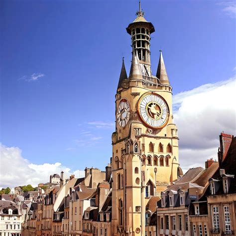 Tour De L Horloge D Auxerre Photo Premium