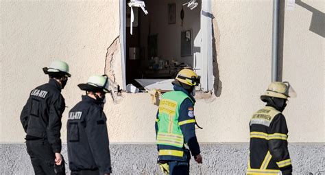 Nach Explosion In Rettungswache Gasleck Gefunden