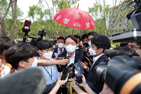 사퇴 이후 첫 공개 일정 참석한 윤석열 포토 민중의소리