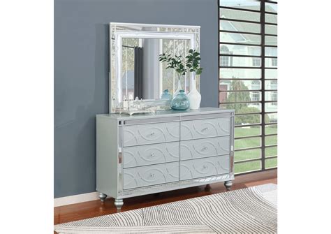 Dresser With Mirror