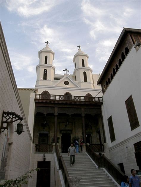 La Iglesia Colgante De El Cairo Debe Su Nombre A El Hecho De Estar