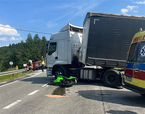 Krzyżówka Wypadek z udziałem motocyklisty na drodze krajowej 75 ZDJĘCIA