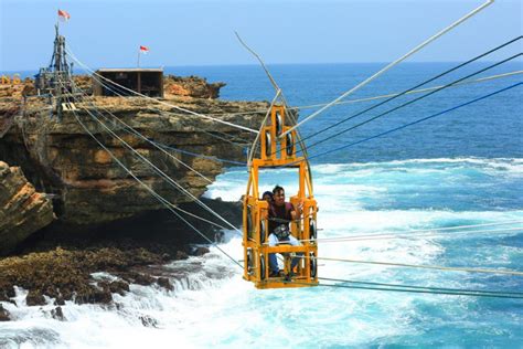 Pantai Timang Sensasi Gondola Di Destinasi Pesisir Gunungkidul