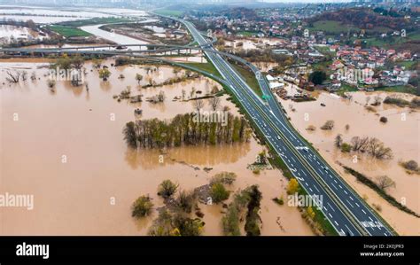 La Vue A Rienne Par Drone Des Pluies Torrentielles Provoque Des