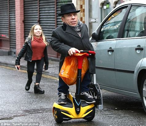 10 Hot Sexy Annabelle Davis Bikini Pics