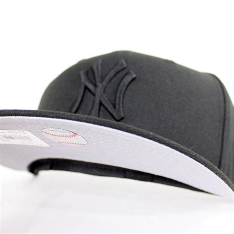 New York Yankees New Era 59Fifty Fitted Hat (Black on Black Gray Under ...