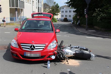 Motorradfahrer Muss Nach Unfall In Wuppertal Ins Krankenhaus