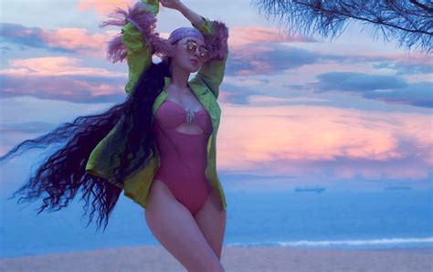 Phương Oanh diện bikini khoe đường cong nghẹt thở