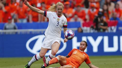 USWNT Midfielder, Mass. Native Sam Mewis Signs With Manchester City ...