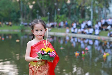 5 Winter Holiday Traditions for Kids from Around the World