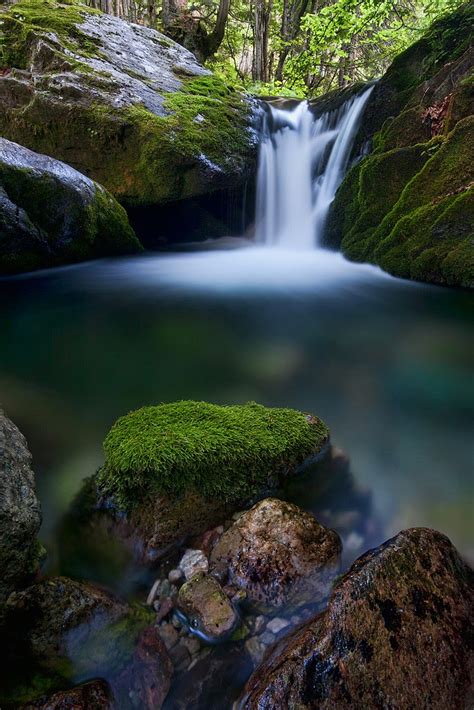 Fotograf As De Cascadas Con Hermosos Paisajes Naturales Wallpaper