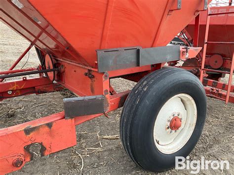 Hesston 565 Pull Beet Carts Bigiron Auctions