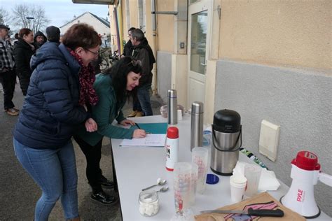 Dampierre Sur Linotte Se Bat Contre La Fermeture D Une De Ses Classes