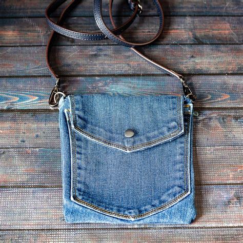 DIY Crossbody Bag By Recycling An Old Pair Of Jeans Denim Bag Diy