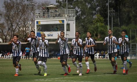 Atlético MG vence Vasco e assume liderança provisória do Brasileirão