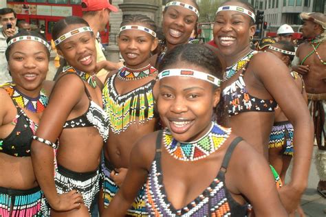 DSCF3094 Umoja Zulu dance girls at Trafalgar Square London | Zulu women ...