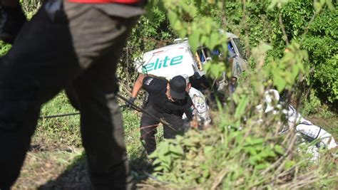 Accidente En Nayarit Autob S Cae De Barranco Dejando Muertos Y