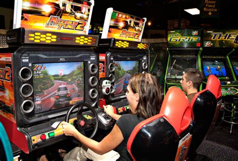 Family Arcade with Hundreds of Modern & Classic Games | Mesa Golfland