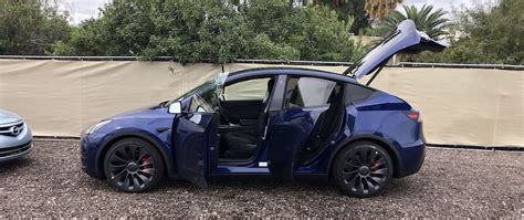 S H R Ser Tesla Model Y Ut I Detalj Uppdaterad Med Film